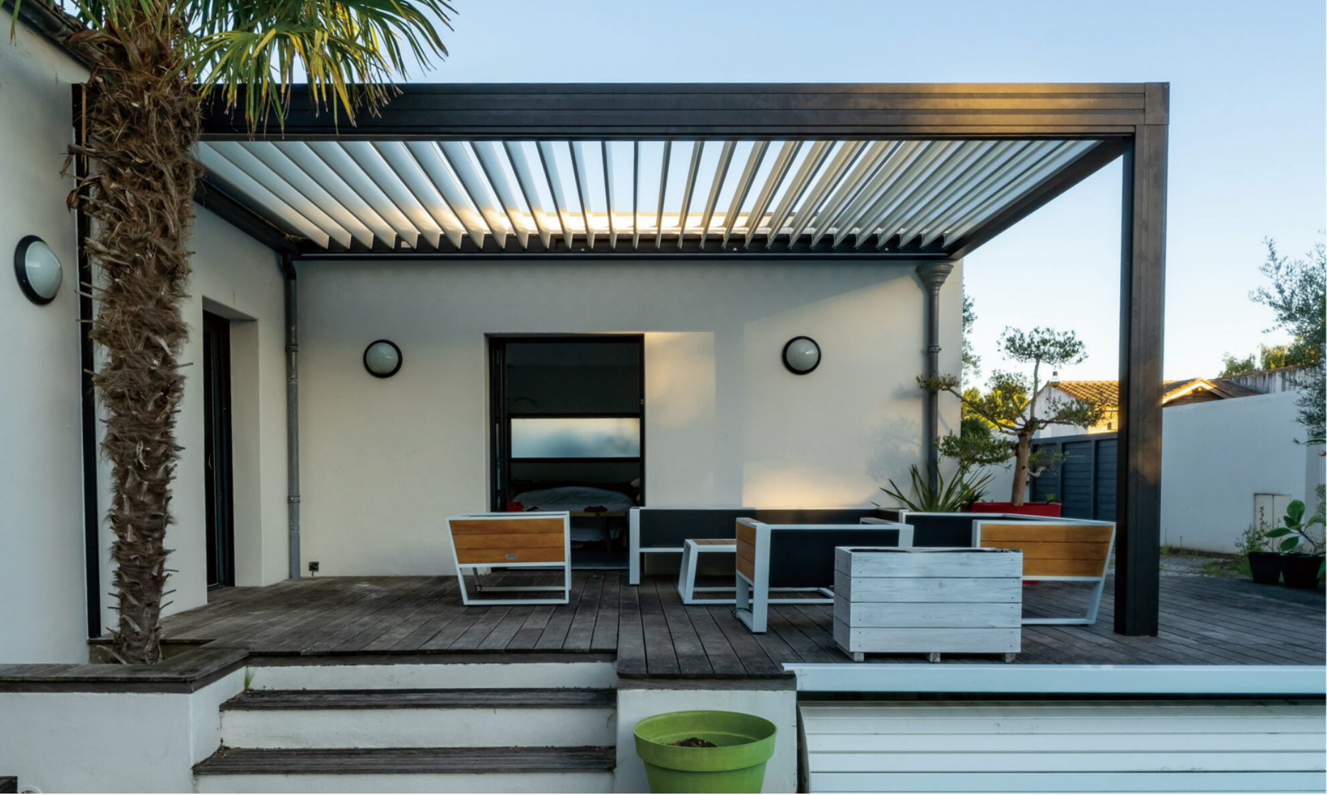 Motorized bioclimatic aluminium louvered pergola NZ